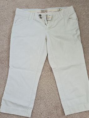 American Eagle Capris Jeans